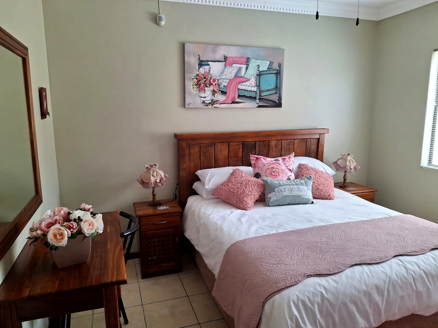 5 Bedroom Property for Sale in Country Club Western Cape